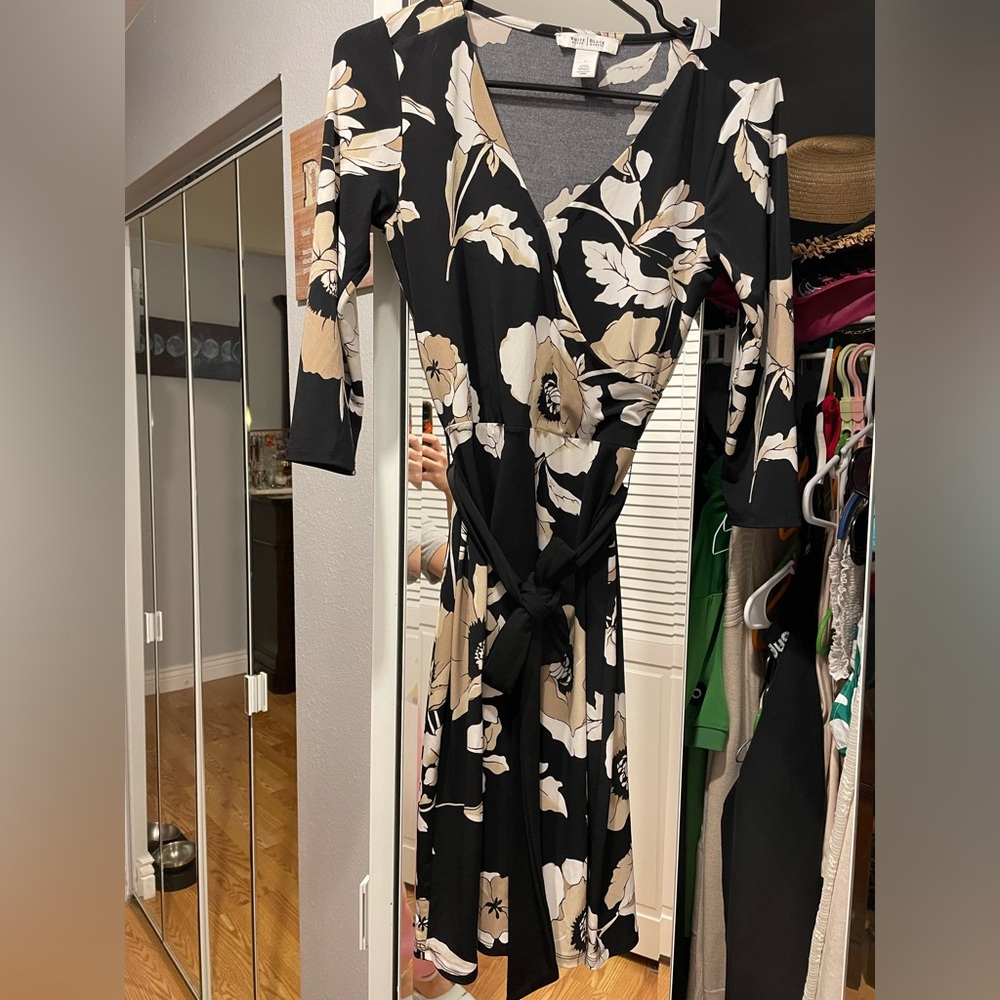 Floral White House black market size 2 dress